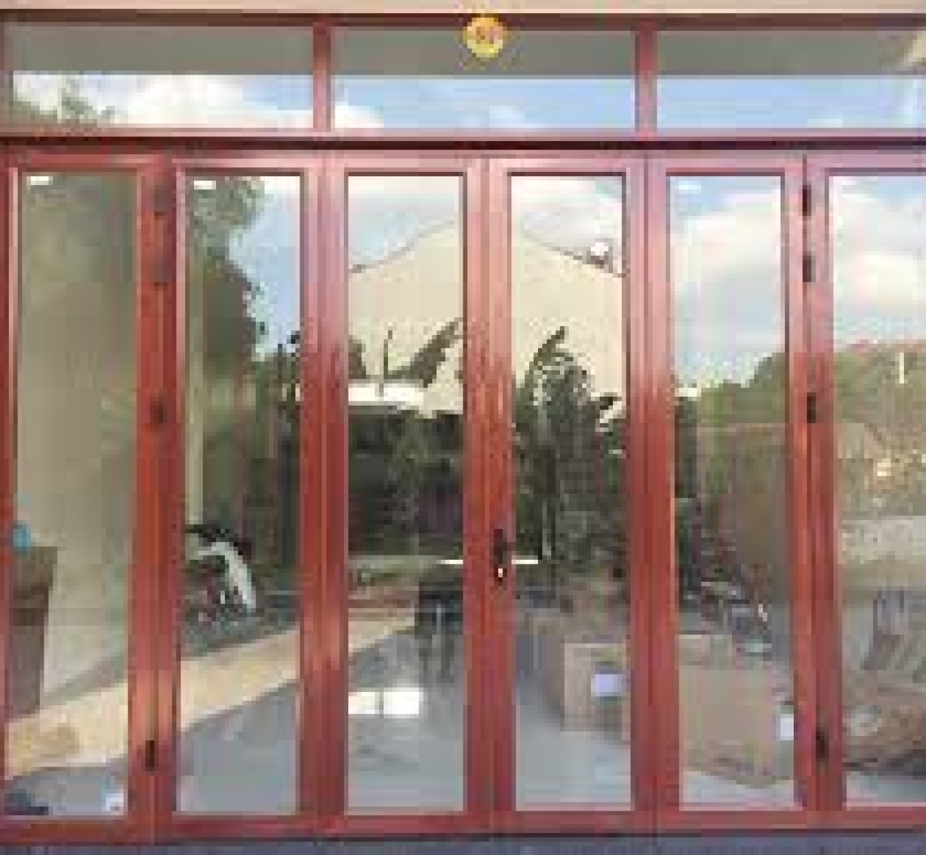 Cửa nhôm xingfa vân gỗ